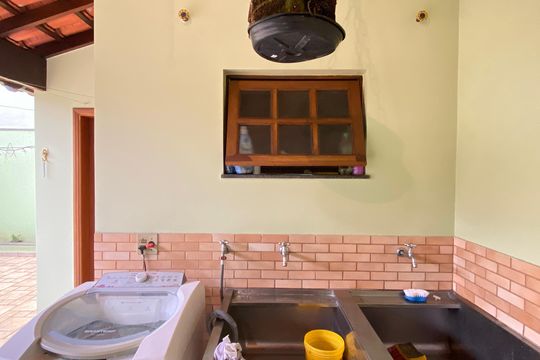 Área de Serviço - Área externa de casa à venda com 3 quartos, 168m² em Baronesa, Osasco
