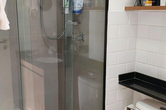 Banheiro de apartamento à venda com 1 quarto, 33m² em Bom Retiro, São Paulo