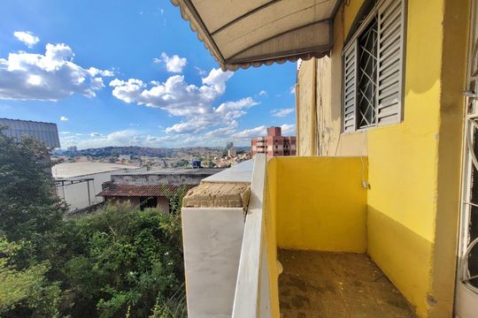 Varanda de casa para alugar com 2 quartos, 120m² em São Cristóvão, Belo Horizonte