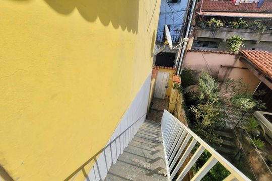 Escadas de casa para alugar com 2 quartos, 120m² em São Cristóvão, Belo Horizonte