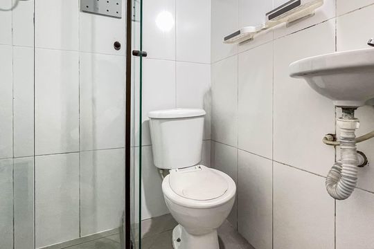 Banheiro de kitnet/studio para alugar com 0 quarto, 40m² em Imperial de São Cristóvão, Rio de Janeiro