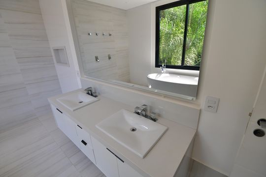 Banheiro Suíte de casa de condomínio para alugar com 4 quartos, 310m² em Bosque das Palmeiras, Campinas