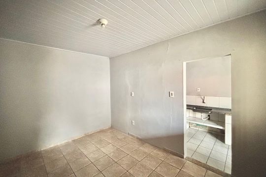 Quarto 1 de casa para alugar com 1 quarto, 70m² em Jardim Laone, São Paulo