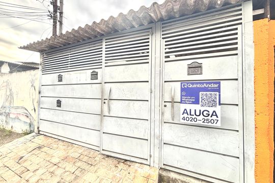 Fachada de casa para alugar com 1 quarto, 70m² em Jardim Laone, São Paulo