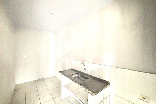 Cozinha de casa para alugar com 1 quarto, 70m² em Jardim Laone, São Paulo