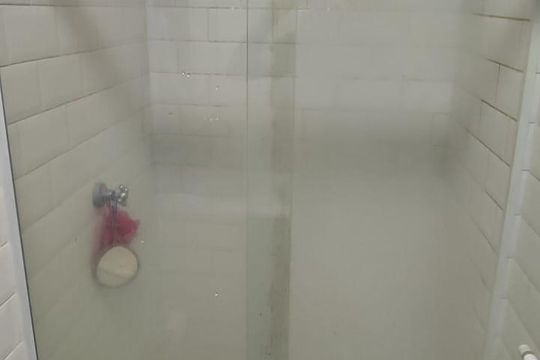 Banheiro de apartamento à venda com 1 quarto, 28m² em Pinheiros, São Paulo