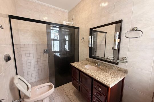 Banheiro Social de kitnet/studio para alugar com 1 quarto, 30m² em Vila Sao Paulo, Jundiaí
