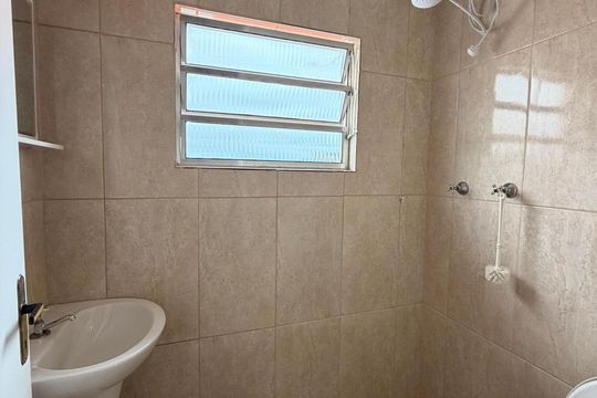 Banheiro Social de kitnet/studio para alugar com 1 quarto, 30m² em Vila Sao Paulo, Jundiaí