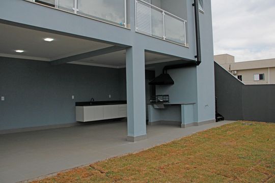 Casa à venda com 3 quartos, 225m² em Vila Savian, Vinhedo