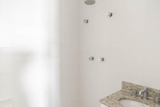Banheiro de apartamento para alugar com 2 quartos, 60m² em Tijuca, Rio de Janeiro