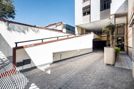 Entrada de apartamento à venda com 2 quartos, 64m² em Pinheiros, São Paulo