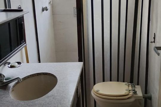 Banheiro de apartamento para alugar com 1 quarto, 53m² em Vila Caiçara, Praia Grande