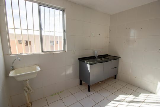 Cozinha/Área de serviço de apartamento para alugar com 2 quartos, 53m² em Riacho Fundo Ii, Brasília