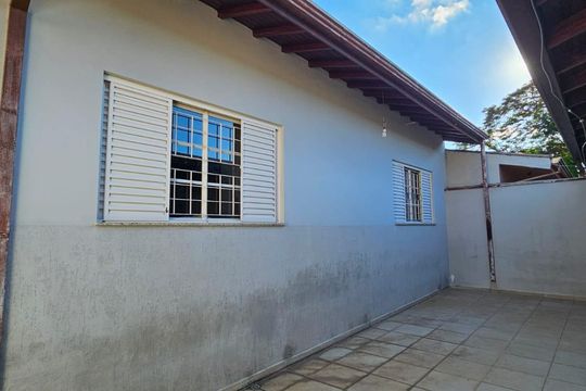 Área externa de casa à venda com 4 quartos, 220m² em Fazenda Santana, Vinhedo