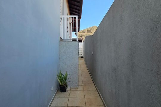 Área externa de casa à venda com 4 quartos, 220m² em Fazenda Santana, Vinhedo