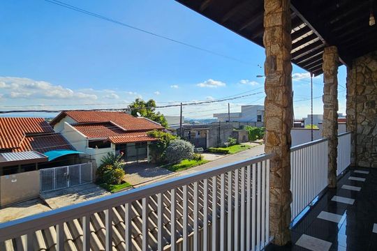 Varanda de casa à venda com 4 quartos, 220m² em Fazenda Santana, Vinhedo