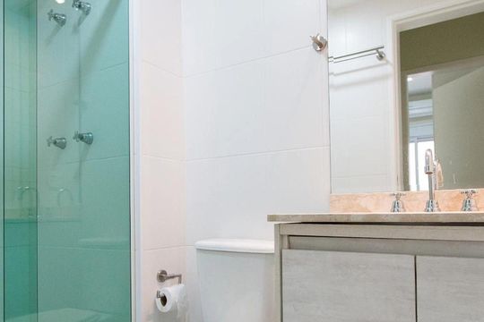 Banheiro de apartamento para alugar com 2 quartos, 55m² em Bela Vista, São Paulo