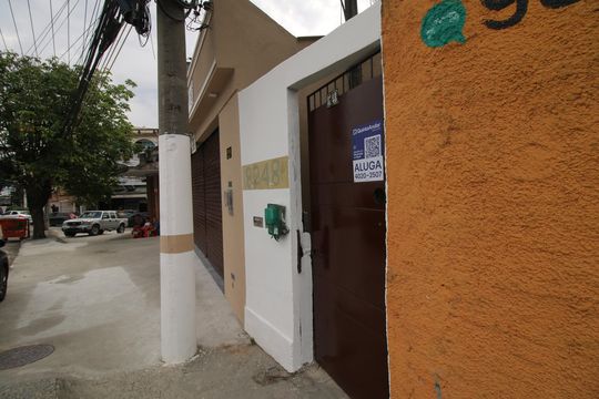 Fachada de casa para alugar com 1 quarto, 40m² em Irajá, Rio de Janeiro