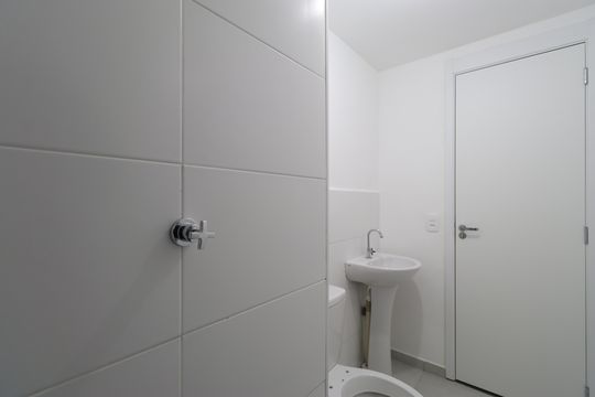 Banheiro  de apartamento para alugar com 2 quartos, 38m² em Bom Retiro, São Paulo