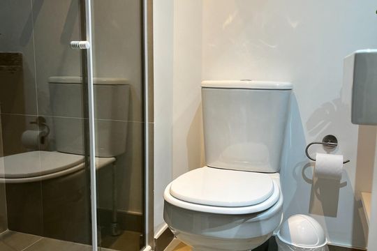 Banheiro de apartamento para alugar com 1 quarto, 26m² em Moema, São Paulo