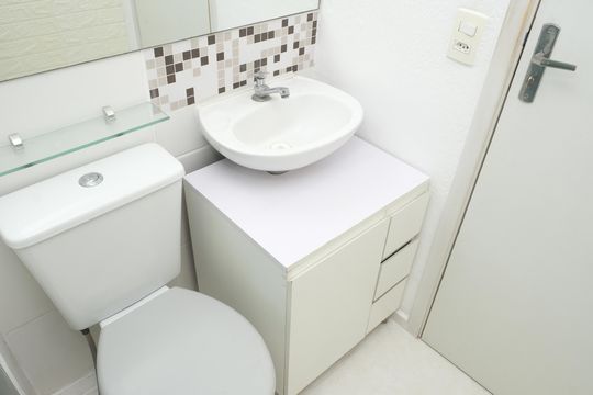 Banheiro de apartamento para alugar com 2 quartos, 42m² em Posse, Nova Iguaçu