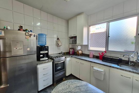 Cozinha de apartamento à venda com 3 quartos, 100m² em Cidade Nova, Belo Horizonte