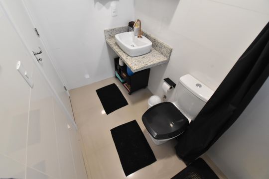 Banheiro 2 de casa de condomínio à venda com 3 quartos, 110m² em Cachoeira, Curitiba