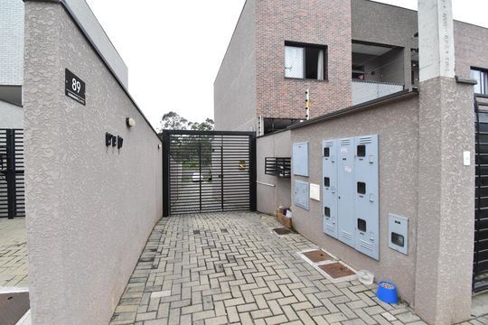 Fachada de casa de condomínio à venda com 3 quartos, 110m² em Cachoeira, Curitiba