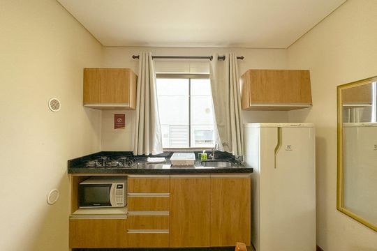 Cozinha de kitnet/studio para alugar com 1 quarto, 25m² em Canasvieiras, Florianópolis