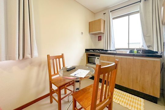 Sala de kitnet/studio para alugar com 1 quarto, 25m² em Canasvieiras, Florianópolis