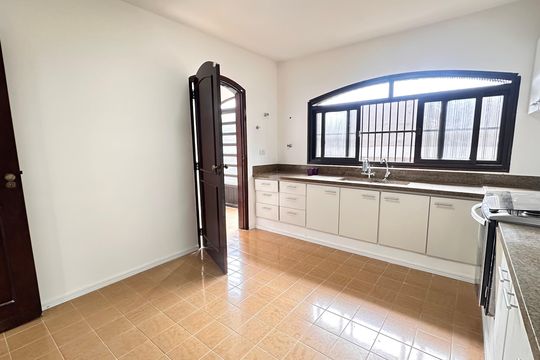 Casa à venda com 2 quartos, 250m² em Jardim das Flores, São Paulo