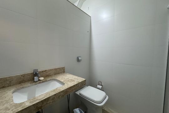 Banheiro social de apartamento para alugar com 2 quartos, 70m² em Glória, Rio de Janeiro
