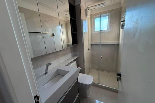 Banheiro de apartamento para alugar com 2 quartos, 54m² em Piqueri, São Paulo