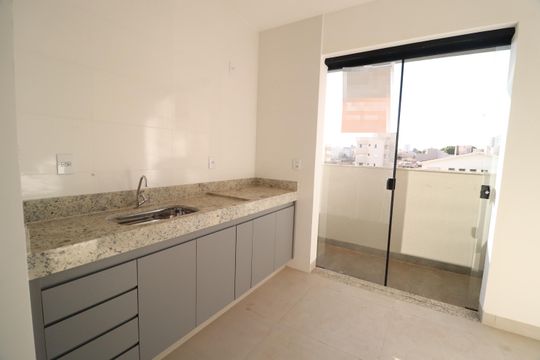Cozinha de apartamento para alugar com 2 quartos, 58m² em Santa Mônica, Uberlândia
