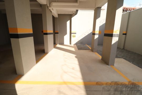 Garagem de apartamento para alugar com 2 quartos, 58m² em Santa Mônica, Uberlândia