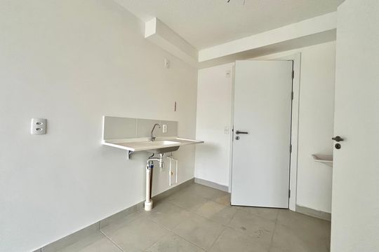 Cozinha de apartamento à venda com 1 quarto, 25m² em Jardim Itacolomi, São Paulo