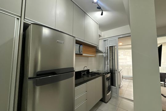 Cozinha de apartamento para alugar com 1 quarto, 55m² em Empresarial 18 do Forte, Barueri