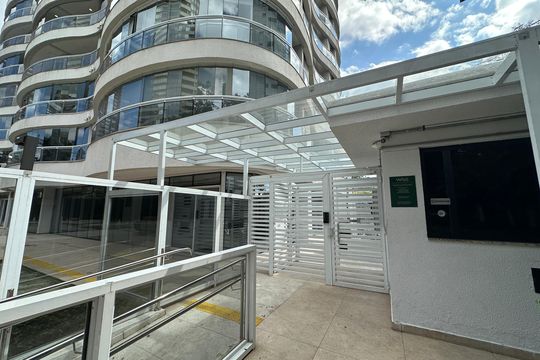 Fachada e portaria de apartamento para alugar com 1 quarto, 55m² em Empresarial 18 do Forte, Barueri