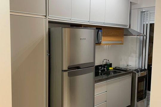 Cozinha de apartamento para alugar com 1 quarto, 55m² em Empresarial 18 do Forte, Barueri