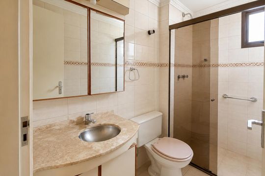 Banheiro de apartamento para alugar com 2 quartos, 60m² em Vila Gomes Cardim, São Paulo