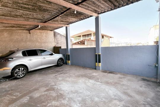 Casa à venda com 2 quartos, 300m² em Sagrada Família, Belo Horizonte