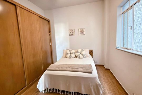 Casa à venda com 2 quartos, 300m² em Sagrada Família, Belo Horizonte