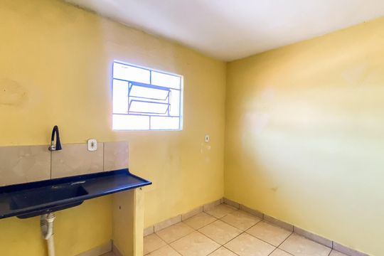 Cozinha  de casa para alugar com 1 quarto, 38m² em Parque Boturussu, São Paulo
