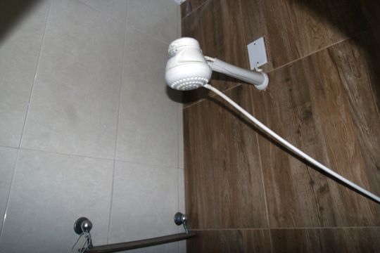 Banheiro de apartamento para alugar com 2 quartos, 63m² em Cordovil, Rio de Janeiro