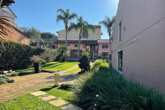 Área externa de casa para alugar com 4 quartos, 340m² em Centro, Gravataí