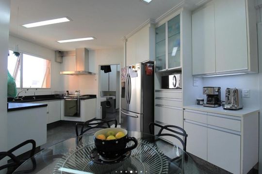 Cozinha de apartamento para alugar com 3 quartos, 167m² em Vila Nova Conceição, São Paulo