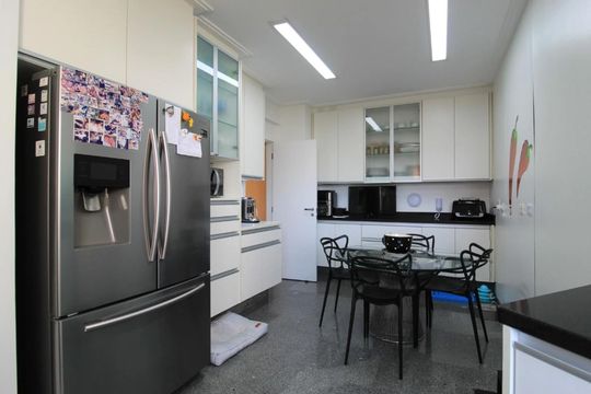Cozinha de apartamento para alugar com 3 quartos, 167m² em Vila Nova Conceição, São Paulo