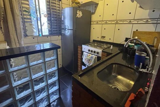 Cozinha de kitnet/studio para alugar com 1 quarto, 25m² em Conjunto Habitacional Calux, São Bernardo do Campo