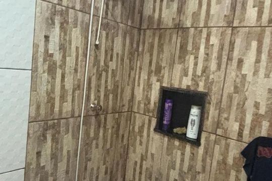 Banheiro de kitnet/studio para alugar com 1 quarto, 25m² em Conjunto Habitacional Calux, São Bernardo do Campo