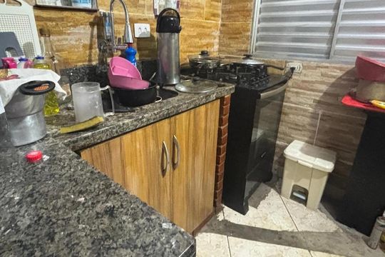 Cozinha de kitnet/studio para alugar com 1 quarto, 25m² em Conjunto Habitacional Calux, São Bernardo do Campo